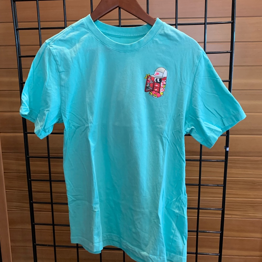 Lightly worn Nike shirt